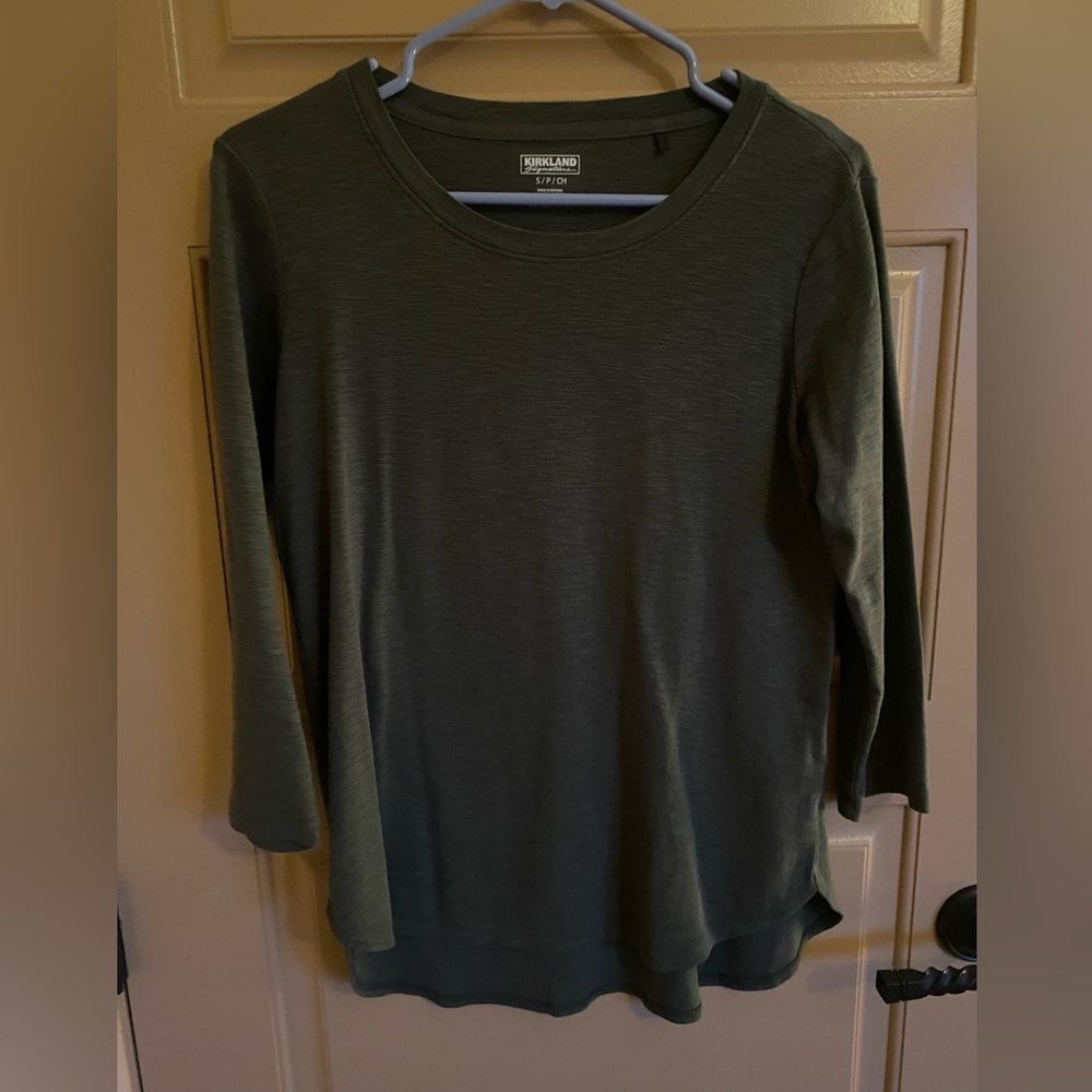 New Kirkland brand olive green cropped sleeve shirt size small